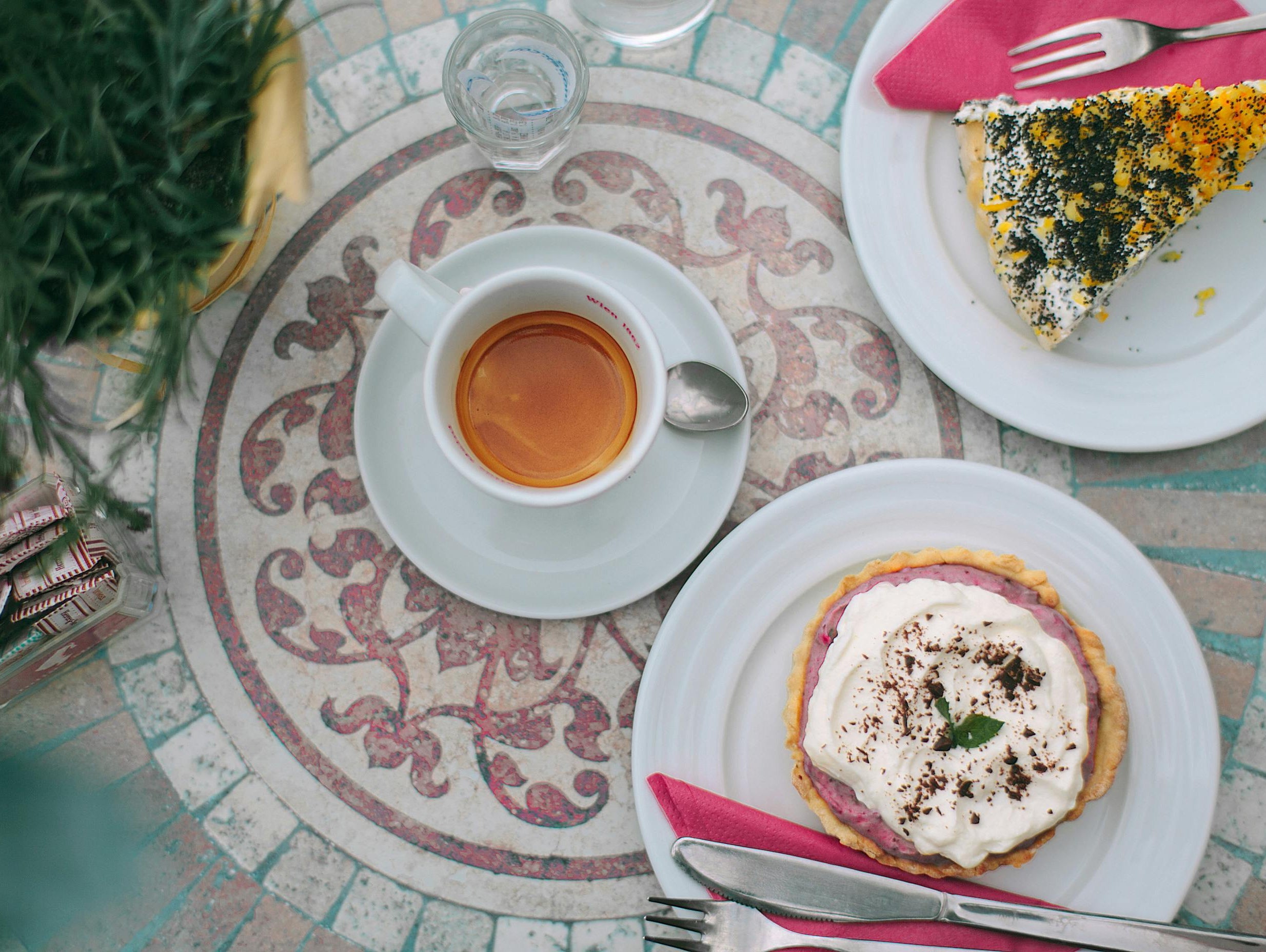 Flat White ile Cheesecake, Cold Brew ile Brownie: Eşleşme Sanatı